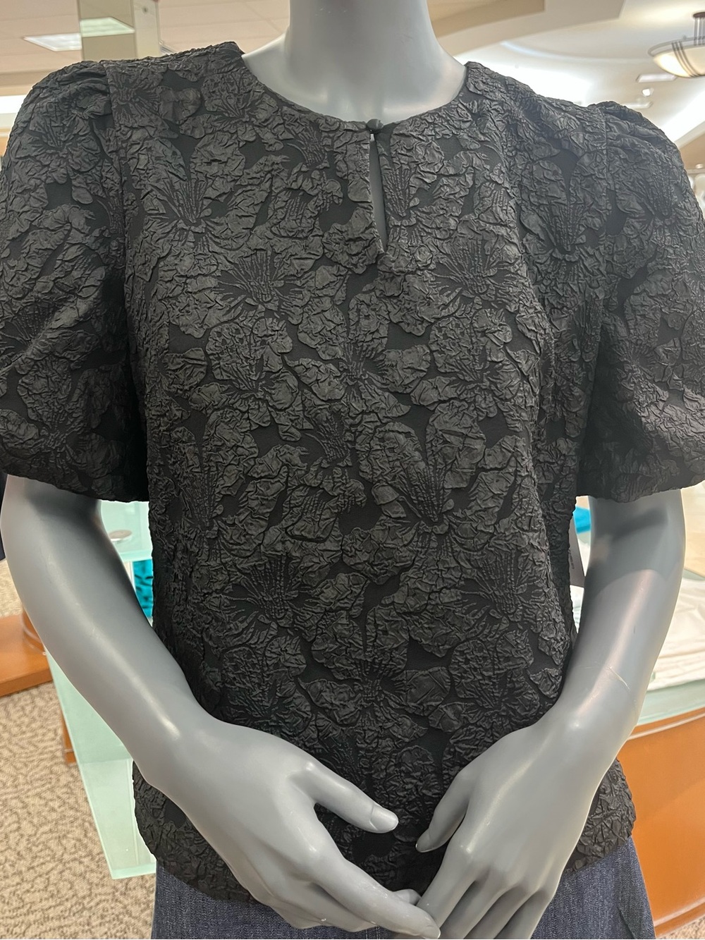 Liz Claiborne Black Textured Floral Puff Sleeve Blouse